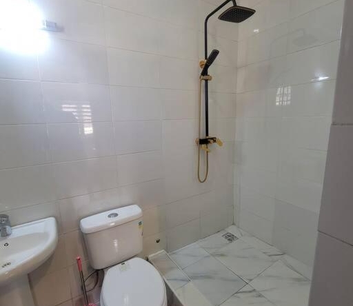 Self Contain For Rent in Apo