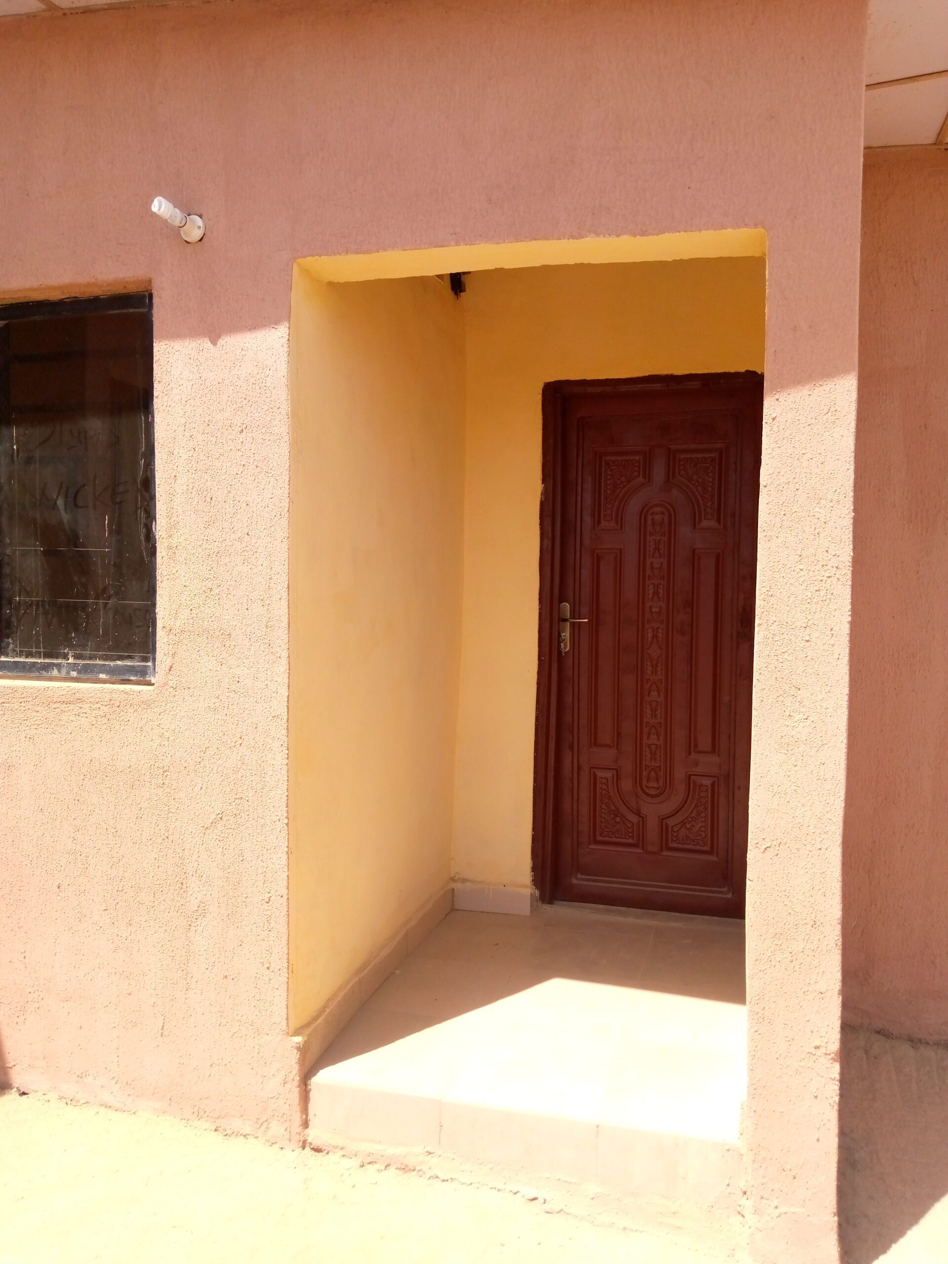 Self Contained Unit for Rent in Apo